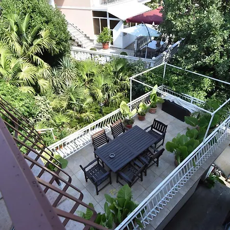 Maja Apartment *